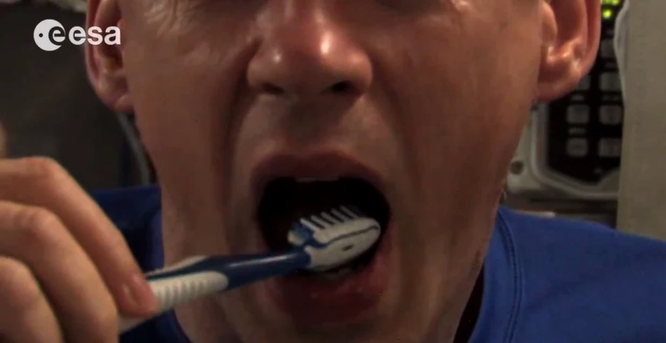 De ce ai nevoie de dinţi perfecţi pentru a putea deveni astronaut? (VIDEO)