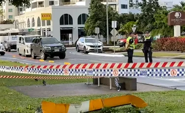 Sute de turiști evacuați după ce un elicopter s-a prăbușit peste un hotel din Australia