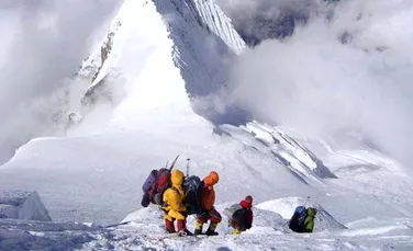 Un alpinist clujean a cucerit vârful Manaslu (8.156 m) din Himalaya