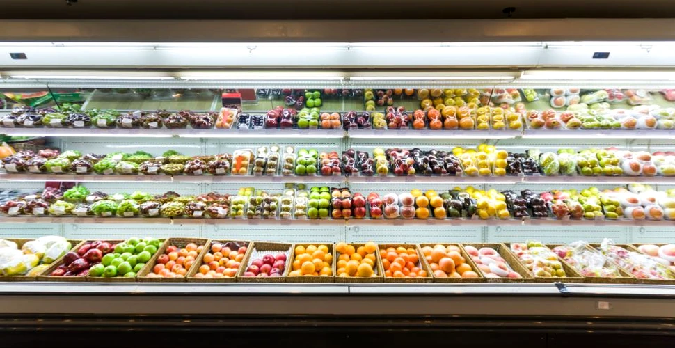Consumatorii din Europa aruncă peste 4 kg de alimente lunar. Ce se recomandă pentru reducerea risipei alimentelor