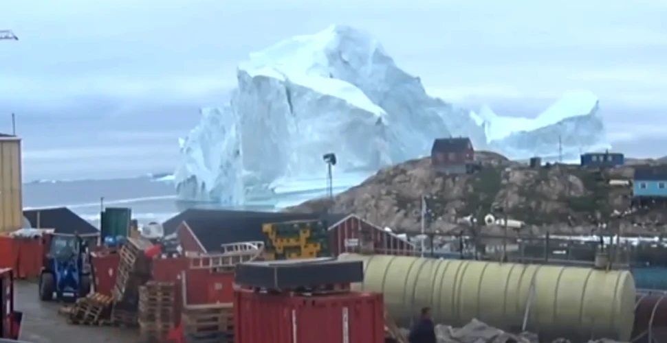 Un aisberg GIGANT ameninţă locuitorii unui sat din Groenlanda- VIDEO