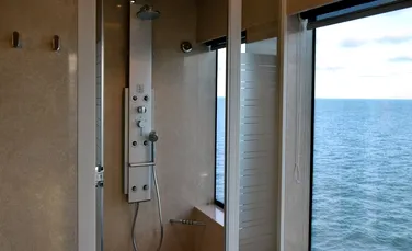 La ce preţ va fi disponibilă cabina de duş care te „scaldă” în muzică şi răspunde la comenzi vocale