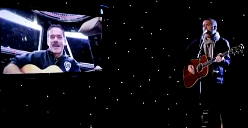 Cântecele Cosmosului: astronautul Chris Hadfield a interpretat primul cântec compus şi înregistrat în spaţiu (VIDEO)