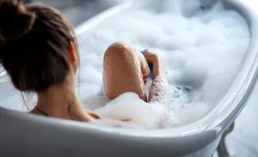 Un duș scurt sau o baie relaxantă în cadă: Care este mai igienic?