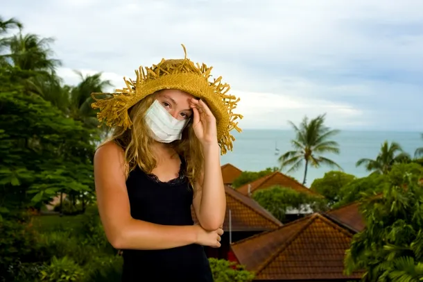 Dacă suferiţi de alergii de felul „febrei fânului”, ţineţi seama de sezonului polenului în zona în care călătoriţi. 