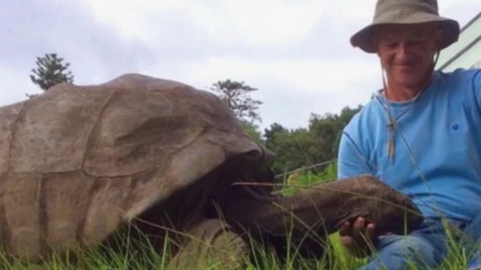 Marea pasiune a celui mai vârstnic locuitor al Pământului, ajuns la 185 de ani