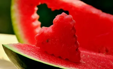 Care sunt beneficiile pepenelui roşu şi de ce este cel mai recomandat fruct al sezonului călduros