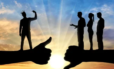 Când „eu, eu, eu” devine regula în conversații: Cum te aperi de interlocutorii care te folosesc drept „public”