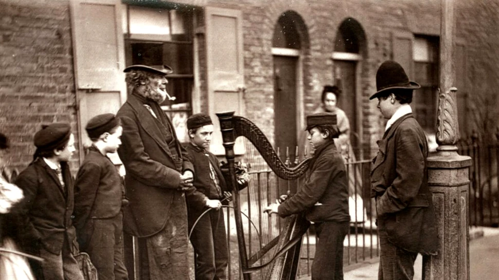 Test de cultură generală. Ce instrument are 47 de corzi?