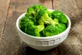 Consumul de broccoli protejează mucoasa intestinală și reduce riscul de boli