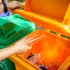 Greșelile banale care încurcă reciclarea. Ce nu trebuie aruncat în containerele pentru ambalaje