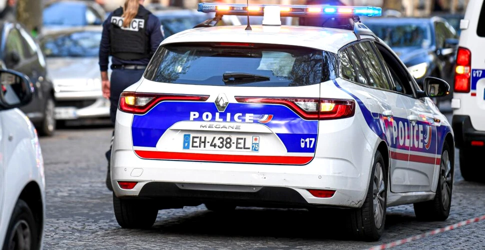 Un bebeluș a murit după ce a fost aruncat de mama sa de la fereastra unui hotel