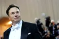 Iubita din facultate a lui Elon Musk a scos la licitație amintiri cu miliardarul