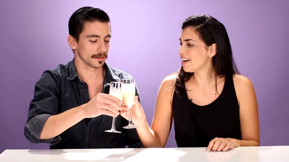 Ce se întâmplă dacă bei lapte matern? Un experiment mai puţin obişnuit – VIDEO