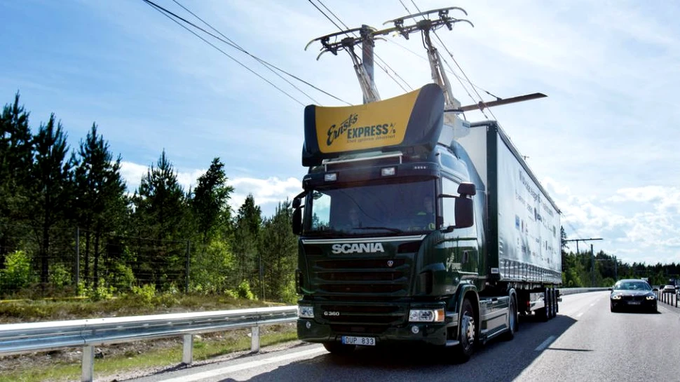 Suedia a inaugurat prima autostradă electrificată, pe care pot fi transportate mărfuri în mod nepoluant – VIDEO