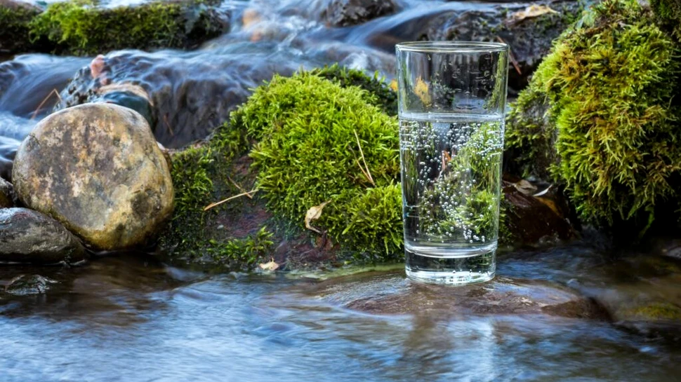 De ce nu este sănătos să bei prea multă apă?