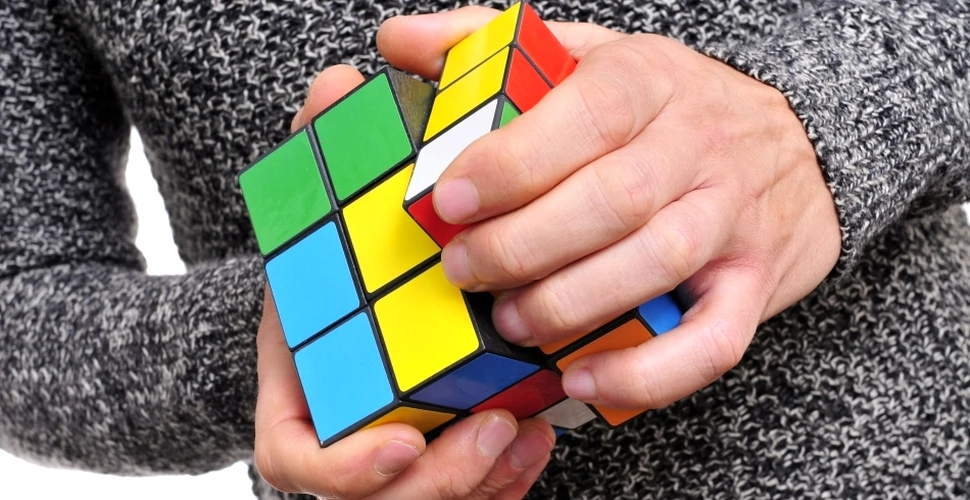 Cubul Rubik împlineşte 40 de ani. Un om din 7 de pe Terra a deţinut această jucărie care stimulează imaginaţia