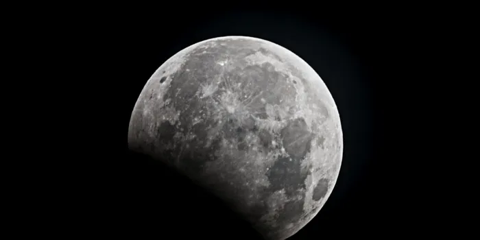 Eclipsă parțială de Lună sâmbătă, 28 octombrie. Ora la care Luna trece în umbra Pământului