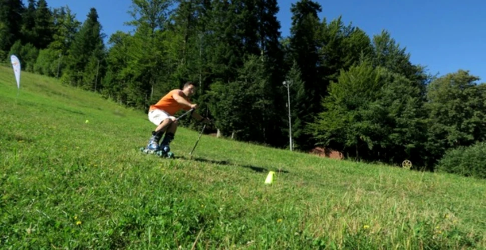 Un tânăr din Azuga vrea să breveteze o tehnică care să îi permită să schieze pe iarbă
