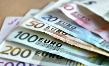 Cum arată noile bancnote de 100 şi 200 de euro, puse în circulaţie de Banca Centrală Europeană