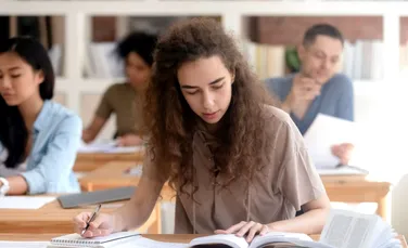 Cât de stresantă este viața de elev? Oamenii de știință au realizat un studiu ca să afle răspunsul