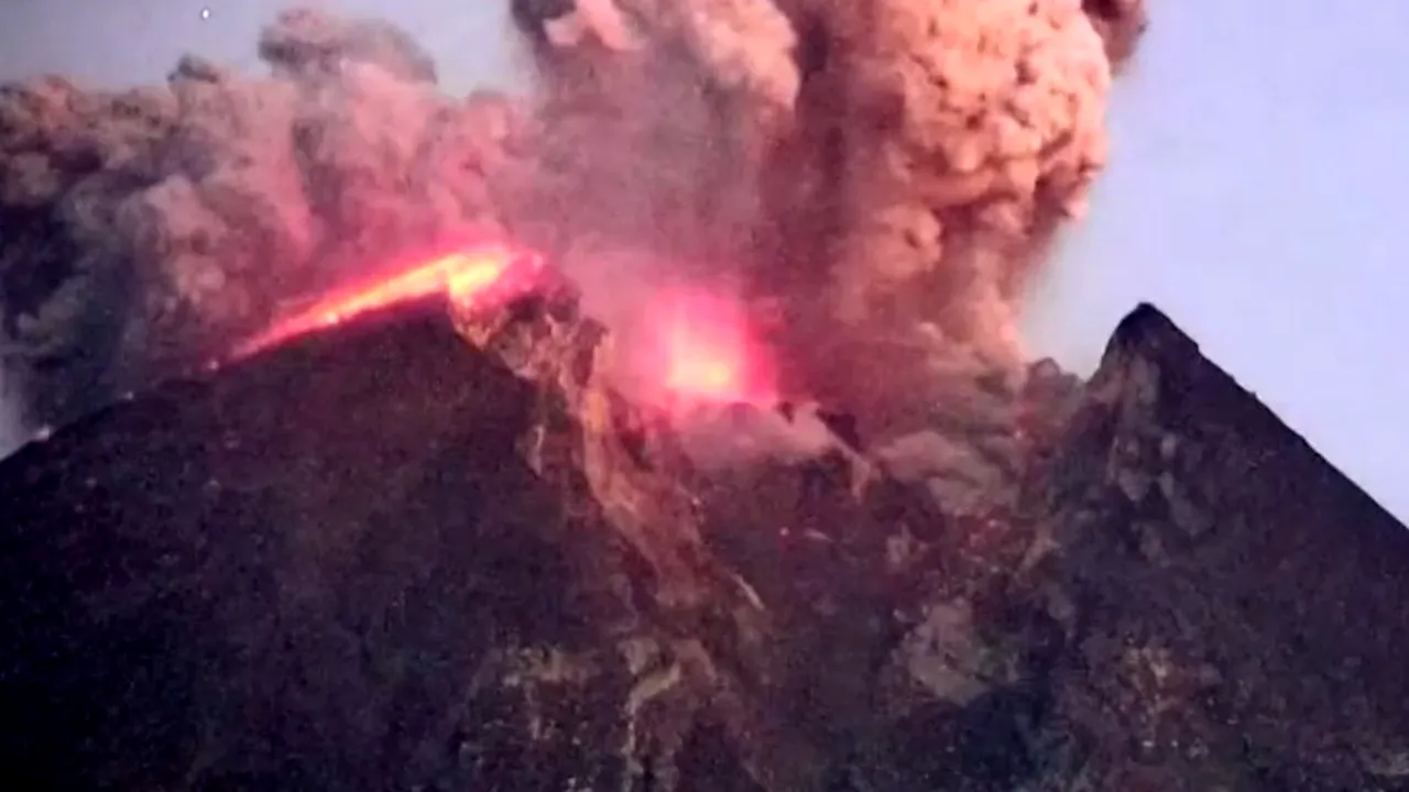 1-eruptie-vulcan-indonezia 