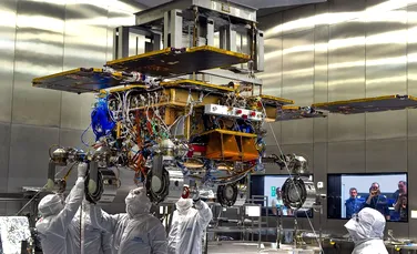 ExoMars ”Rosalind Franklin”, primul  rover european care va ajunge pe Marte, a plecat din fabrică pentru a începe testele necesare înainte de lansare