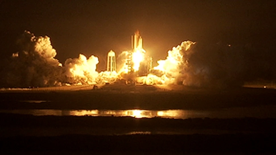 NASA a declansat “atacul” Discovery asupra Statiei Spatiale Internationale