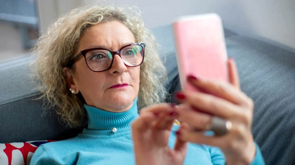 Scrolling-ul la nesfârșit. Ce efecte are asupra creierului și care este remediul?