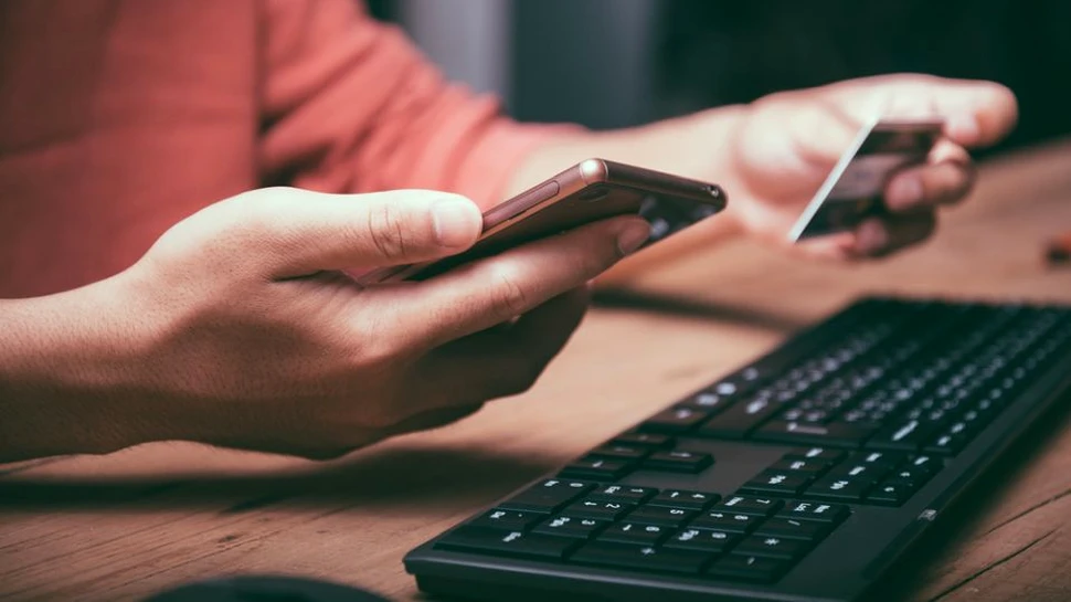 Ce au cumpărat cel mai mult online românii de la începerea pandemiei