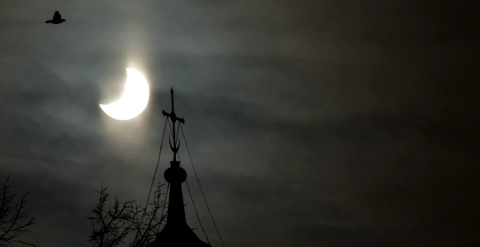 O eclipsă totală de Lună, vizibilă din România, va avea loc în această noapte