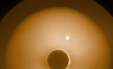 O misiune NASA a surprins o fotografie stranie cu Luna și Soarele