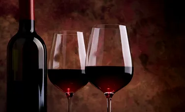 De ce vinul se bea din pahare mari? O şmecherie a producătorilor. Aveţi grijă să cereţi chelnerului un pahar mic. FOTO+VIDEO