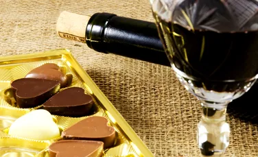 O nouă dietă în vogă încurajează consumul de vin şi ciocolată