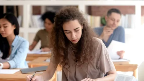 Cât de stresantă este viața de elev? Oamenii de știință au realizat un studiu ca să afle răspunsul