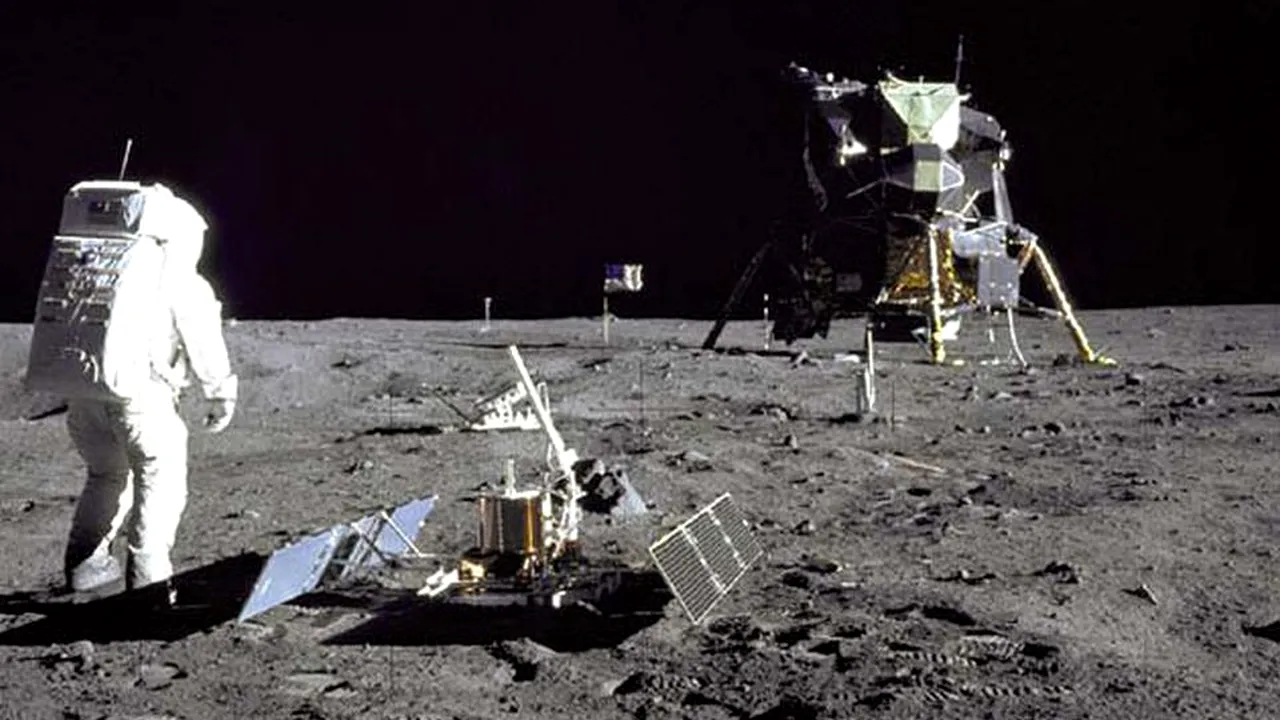 1-apollo11 