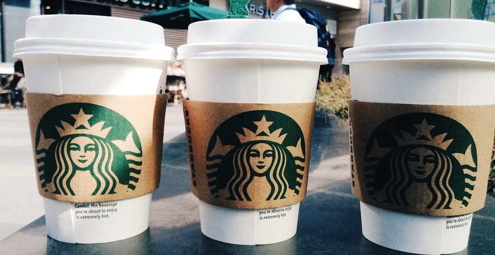 Starbucks, acuzată că a înşelat milioane de clienţi