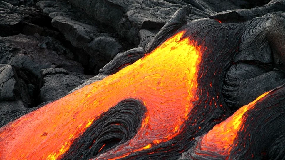 Mauna Loa a redevenit cel mai mare vulcan din lume