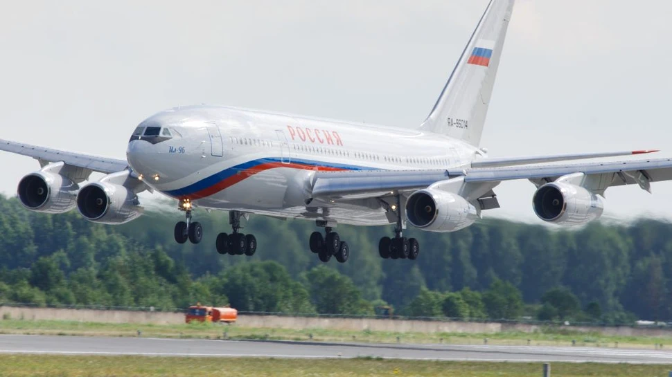 Oligarhii ruși, dar și Vladimir Putin, țintiți de tânărul care monitoriza avionul lui Elon Musk