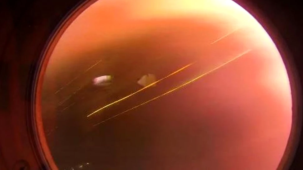 Momentul reintrării în atmosfera Pământului. „Unii astronauţi o compară cu o serie de accidente”