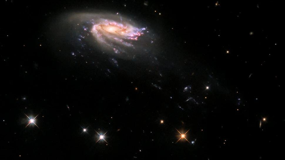 Hubble a observat „o creatură cosmică” la 700 de milioane de ani-lumină depărtare de Pământ