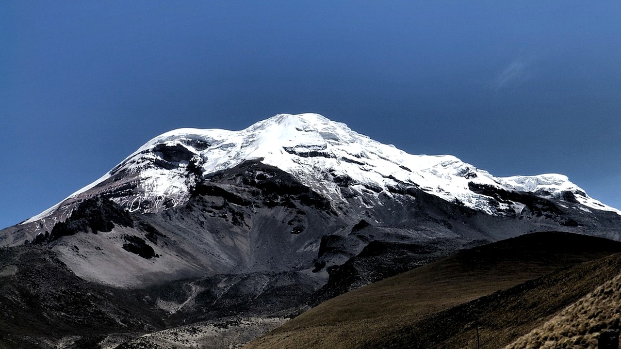 Everest NU mai este cel mai înalt munte din lume. Cercetătorii au şi alte ''înălţimi'' - FOTO