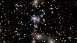 Două dintre cele mai îndepărtate galaxii observate vreodată, descoperite cu Telescopul Webb