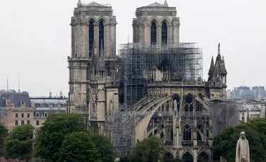 Prima slujbă la Notre-Dame după incendiul devastator