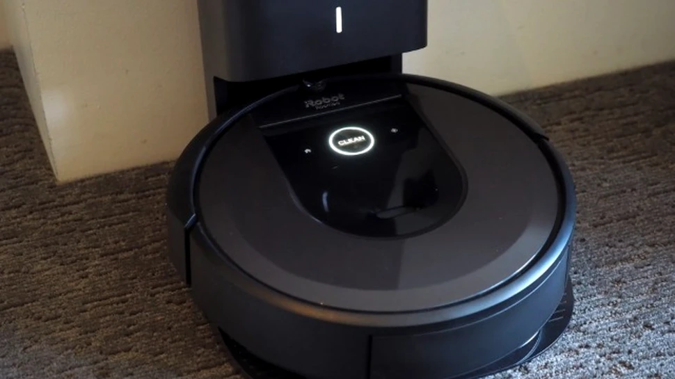 iRobot Roomba i7+, robotul ce aspiră şi duce gunoiul după ce termină