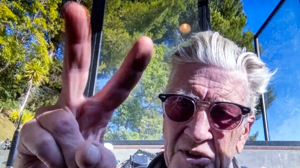 David Lynch, regizorul Twin Peaks, unul dintre cele mai iubite seriale. „Lynchian este sinonim cu filmul confuz”