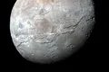 Telescopul Webb a descoperit dioxid de carbon și apă oxigenată pe unul dintre sateliții lui Pluto