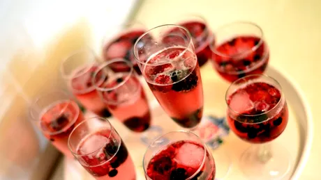 Care sunt băuturile preferate de români de sărbători?