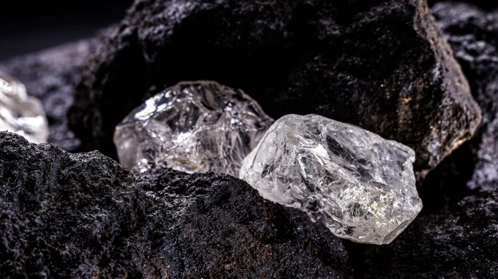 Roci care generează electricitate, descoperite în Congo. Adevărat sau fals?