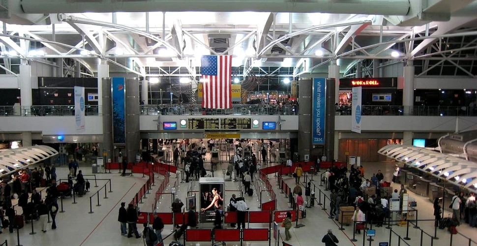 Controale speciale pentru depistarea Ebola vor fi organizate în 5 aeroporturi din SUA